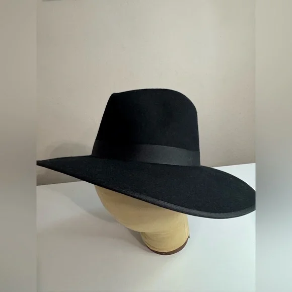 The Melodic Fedora in Black
Lack of Color
In great condition 
Size adult medium - Picture 3 of 7